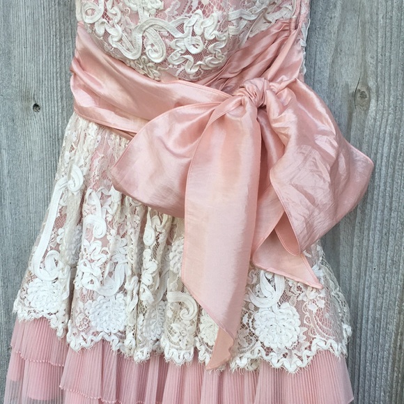 Betsey Johnson 🎀 - Picture 2 of 5